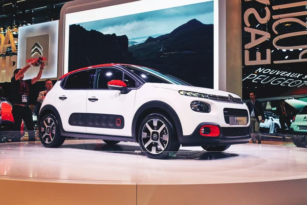 París, Francia - 29 de septiembre de 2016: Citroen C3 2017 presentado en el Salón del Automóvil de París en la Porte de Versailles — Foto de Stock