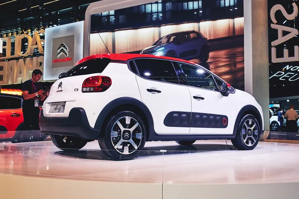 Paris, Fransa - 29 Eylül 2016: 2017 Citroen C3, Porte de Versailles'daki Paris Otomobil Fuarı'nda tanıtıldı