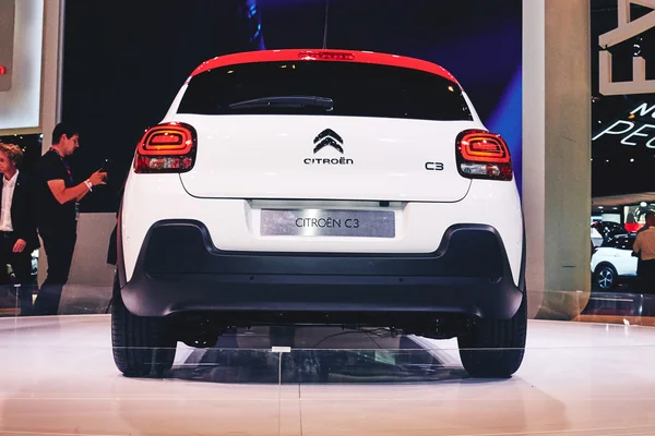 París, Francia - 29 de septiembre de 2016: Citroen C3 2017 presentado en el Salón del Automóvil de París en la Porte de Versailles — Foto de Stock