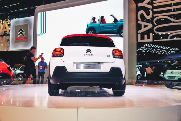 París, Francia - 29 de septiembre de 2016: Citroen C3 2017 presentado en el Salón del Automóvil de París en la Porte de Versailles — Foto de Stock