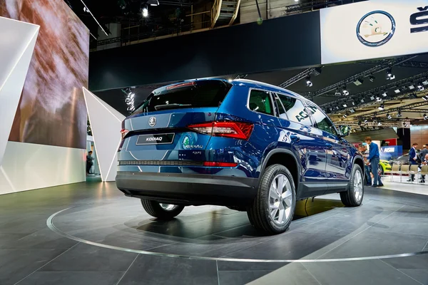 París, Francia - 29 de septiembre de 2016: Skoda Kodiaq 2017 se presenta en el Salón del Automóvil de París en la Porte de Versailles — Foto de Stock