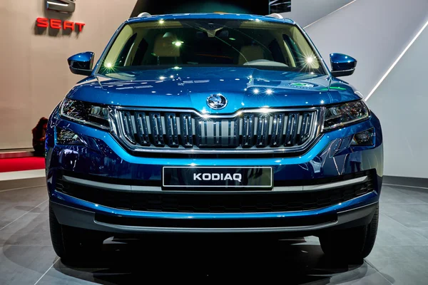 Paris, Fransa - 29 Eylül 2016: 2017 Skoda Kodiaq, Porte de Versailles'daki Paris Otomobil Fuarı'nda tanıtıldı