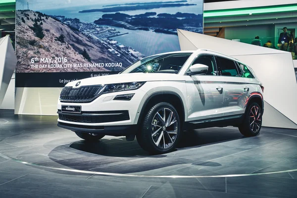 Paris, Franciaország-szeptember 29, 2016:2017 Skoda Kodiaq bemutatni a Párizsi Autószalonon a Porte de Versailles — Stock Fotó