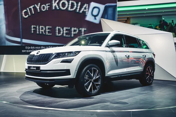 Paris, Fransa - 29 Eylül 2016: 2017 Skoda Kodiaq, Porte de Versailles'daki Paris Otomobil Fuarı'nda tanıtıldı