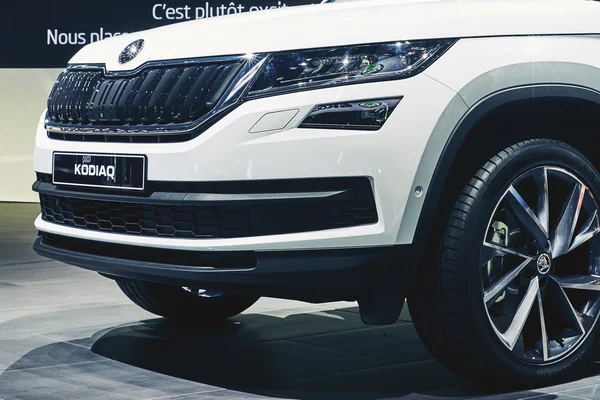 Paris, Fransa - 29 Eylül 2016: 2017 Skoda Kodiaq, Porte de Versailles'daki Paris Otomobil Fuarı'nda tanıtıldı