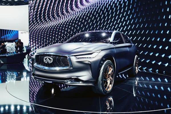 París, Francia - 29 de septiembre de 2016: Presentación del Infiniti QX Sport Inspiration Concept 2016 en el Salón del Automóvil de París en la Porte de Versailles — Foto de Stock