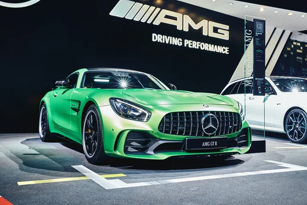 Paris, Franciaország-szeptember 29, 2016:2017 Mercedes-AMG gt R be a Párizsi Autószalonon a Porte de Versailles — Stock Fotó