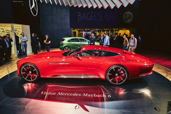 París, Francia - 29 de septiembre de 2016: Mercedes-Maybach 6 Concepto presentado en el Salón del Automóvil de París en la Porte de Versailles — Foto de Stock