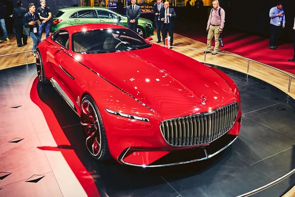 París, Francia - 29 de septiembre de 2016: Mercedes-Maybach 6 Concepto presentado en el Salón del Automóvil de París en la Porte de Versailles — Foto de Stock