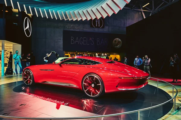 París, Francia - 29 de septiembre de 2016: Mercedes-Maybach 6 Concepto presentado en el Salón del Automóvil de París en la Porte de Versailles — Foto de Stock