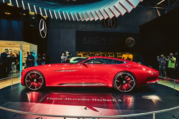 París, Francia - 29 de septiembre de 2016: Mercedes-Maybach 6 Concepto presentado en el Salón del Automóvil de París en la Porte de Versailles — Foto de Stock