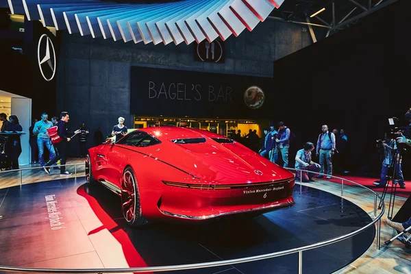 París, Francia - 29 de septiembre de 2016: Mercedes-Maybach 6 Concepto presentado en el Salón del Automóvil de París en la Porte de Versailles — Foto de Stock