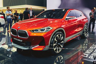 Paris, Fransa - 29 Eylül 2016: 2016 Bmw X2 Concept, Porte de Versailles'daki Paris Otomobil Fuarı'nda tanıtıldı