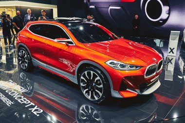 Paris, Fransa - 29 Eylül 2016: 2016 Bmw X2 Concept, Porte de Versailles'daki Paris Otomobil Fuarı'nda tanıtıldı