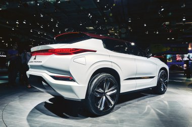 Paris, Fransa - 29 Eylül 2016: 2016 Mitsubishi Ground Tourer Concept, Porte de Versailles'daki Paris Otomobil Fuarı'nda tanıtıldı
