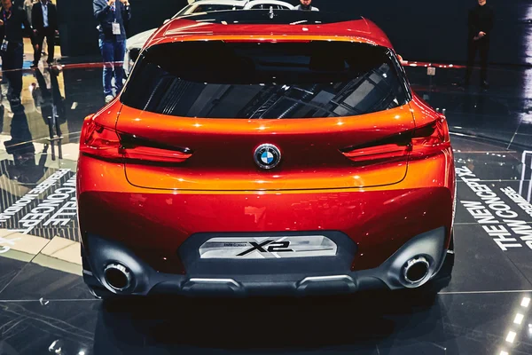 París, Francia - 29 de septiembre de 2016: BMW X2 Concept 2016 presentado en el Salón del Automóvil de París en la Porte de Versailles — Foto de Stock