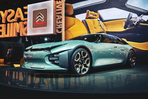 París, Francia - 29 de septiembre de 2016: Presentación del Citroen Experience Concept 2016 en el Salón del Automóvil de París en la Porte de Versailles — Foto de Stock