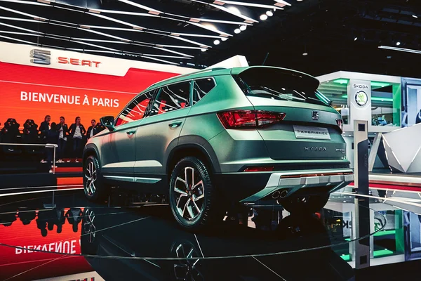 París, Francia - 29 de septiembre de 2016: Presentación del concepto Seat Ateca Xperience 2016 en el Salón del Automóvil de París en la Porte de Versailles — Foto de Stock