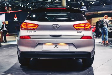 Paris, Fransa - 29 Eylül 2016: 2017 Hyndai i30, Porte de Versailles'daki Paris Otomobil Fuarı'nda tanıtıldı