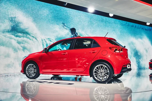 París, Francia - 29 de septiembre de 2016: 2017 KIA Rio presenta en el Salón del Automóvil de París en la Porte de Versailles — Foto de Stock