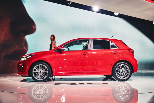 Parijs, Frankrijk-29 september 2016:2017 Kia Rio gepresenteerd op de Parijse Motor Show in de Porte de Versailles — Stockfoto