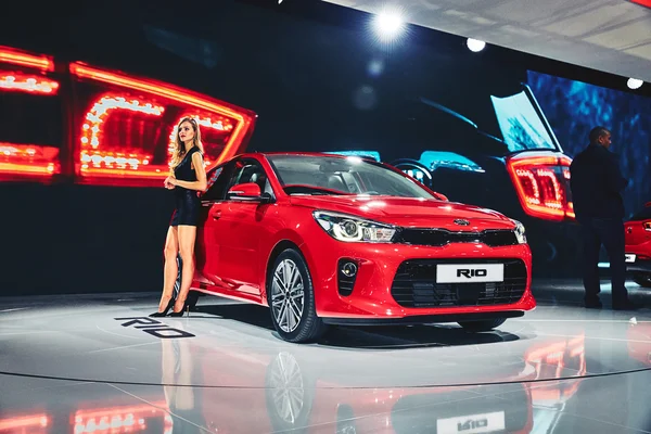 Париж, Франція-29 вересня 2016:2017 KIA Rio представлені на паризькому автосалоні в Порт-де-Версаль — стокове фото