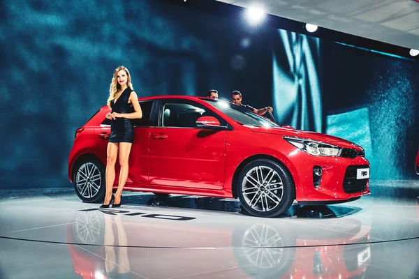 Paris, França - 29 de setembro de 2016: 2017 KIA Rio apresentado no Salão de Automóveis de Paris na Porte de Versailles — Fotografia de Stock