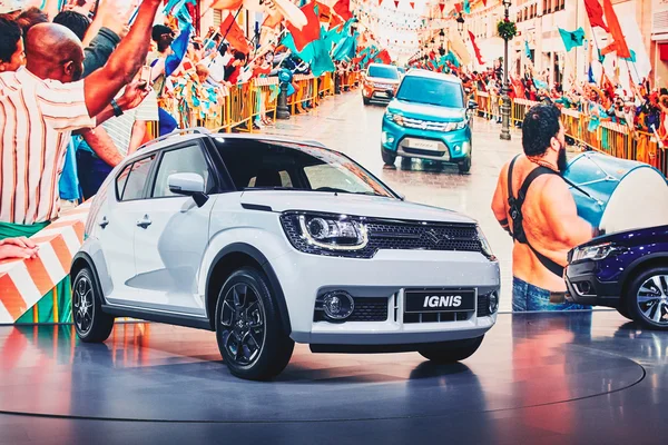 París, Francia - 29 de septiembre de 2016: Suzuki Ignis se presenta en el Salón del Automóvil de París en la Porte de Versailles — Foto de Stock