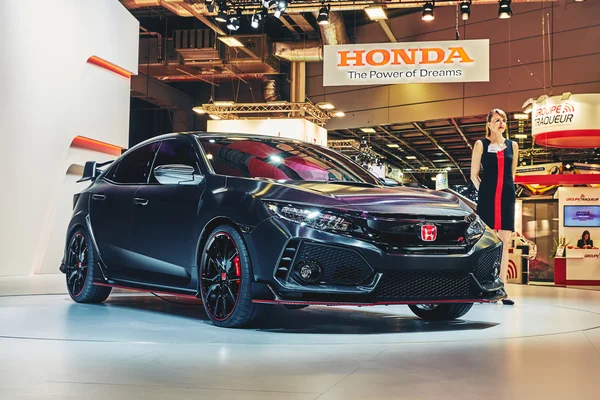 Paris, Fransa - Eylül 29, 2016:2016 Honda Civic türü R prototip Porte de Versailles Paris Motor Show üzerinde sunulan