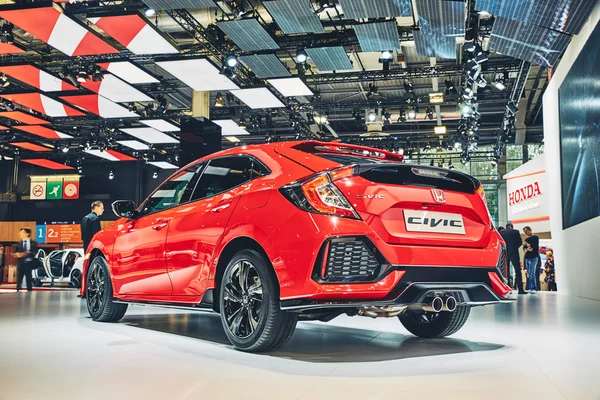Paris, Fransa - Eylül 29, 2016:2016 Honda Civic Hatchback Porte de Versailles Paris Motor Show üzerinde sunulan