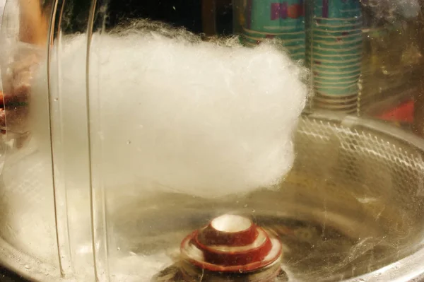 Pamuk helva Makinası ile beyaz candyfloss