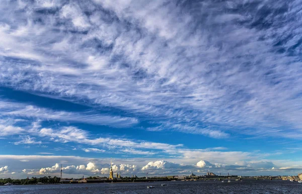 Panoramic view of blue sunny cloudy sky over Neva river in Saint — Zdjęcie stockowe