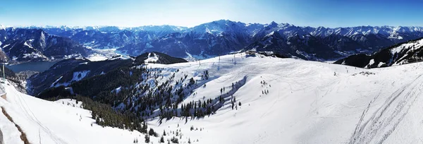 Panorama de gran angular aéreo de Zell am See y Kaprun tourist res —  Fotos de Stock