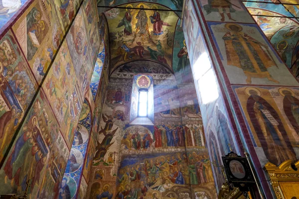 Sun beams from window inside orthodox church of The Holy Trinity — Stock Photo, Image