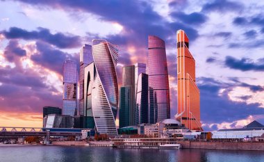 Günbatımı Uluslararası Moskova İş Merkezi ışık refleksiyle