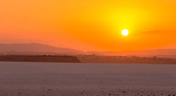 Oranje Zonsondergang Uitzicht Droog Zoutmeer Cyprus Larnaca Zomer Met Multilevel — Stockfoto