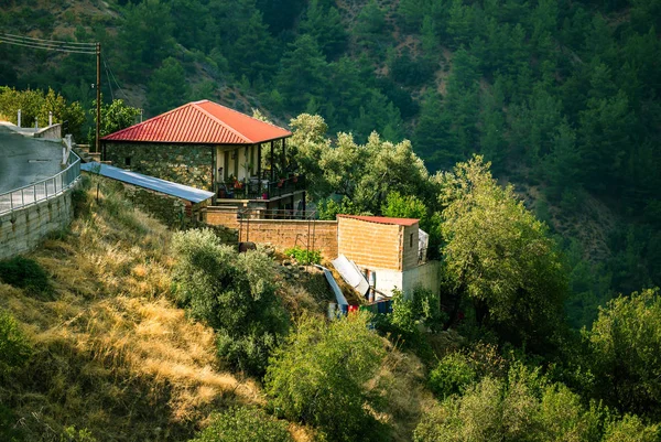 Горные Склоны Красная Крыша Деревни Солнечный Кипр — стоковое фото