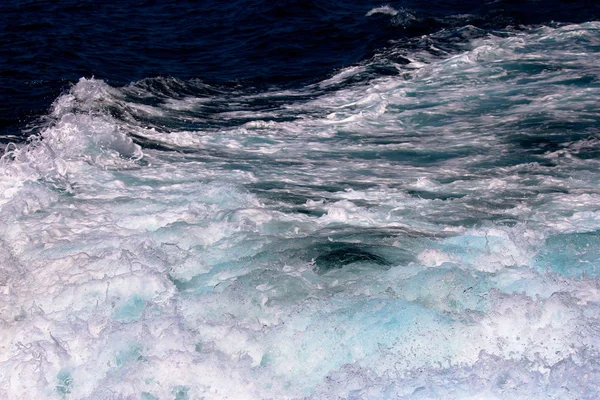Яскраве Блакитне Море Кіпру Гарними Сонячними Віддзеркалами Тремтінням — стокове фото