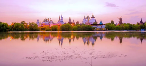 Moskova Izmailovo Ahşap Kremlin Dramatik Günbatımı Altında Canlı Görüntüsü — Stok fotoğraf