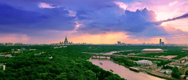 Весняні Сонячні Хмари Над Річкою Парком Московським Парком Московським Московським — стокове фото