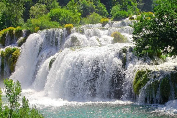 Sonnige Kroatische Wasserfälle Sommer Touristenort Krka — Stockfoto