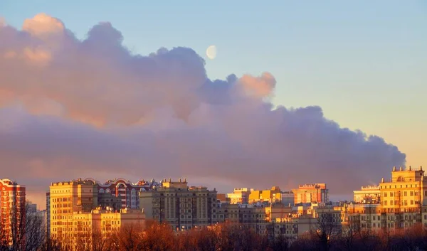 Pôr Sol Dramático Sobre Paisagem Cidade Moscou Com Silhuetas Construção — Fotografia de Stock