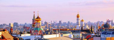 Kremlin yakınlarındaki Moskova çatılarının canlı görüntüsü 