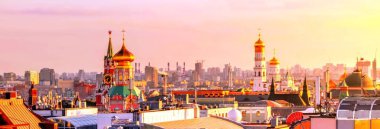 Kremlin yakınlarındaki Moskova çatılarının canlı görüntüsü 