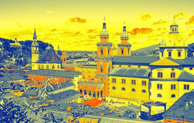 Yazın Salzburg klasik şehir manzarasının canlı ve yumuşak manzarası 