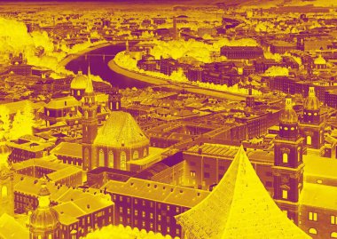 Yazın Salzburg klasik şehir manzarasının canlı ve yumuşak manzarası 