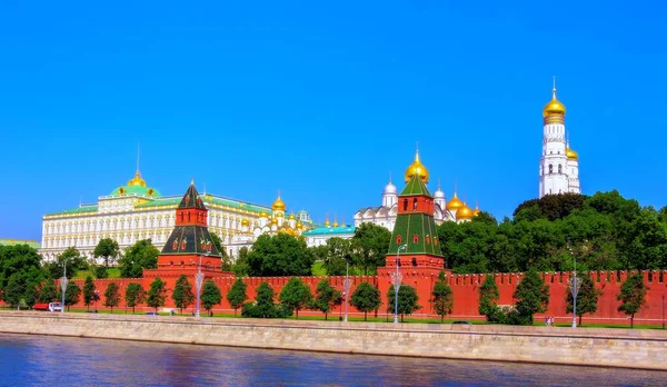 Weicher Lebendiger Blick Auf Die Roten Wände Des Sommerkreml Moskau — Stockfoto