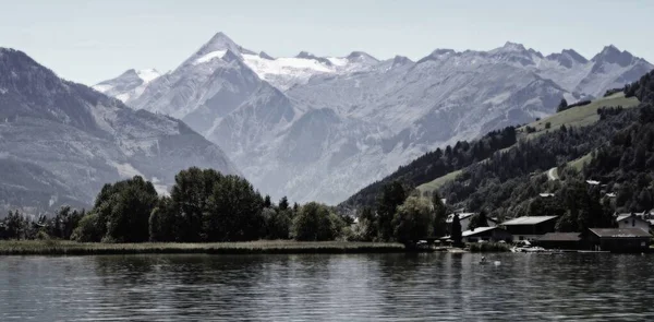 Horské Jezero Rakousku Alpy Létě Slunečný Den — Stock fotografie