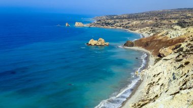 2018 yazında Kıbrıs 'ta Afrodit' in doğduğu yer yakınlarındaki ünlü mavi körfezin manzarası