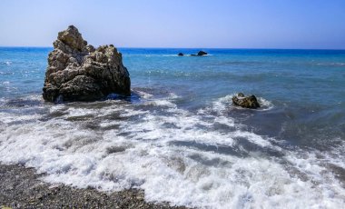 2018 yazında Kıbrıs 'ta Afrodit' in doğduğu yer yakınlarındaki ünlü mavi körfezin manzarası